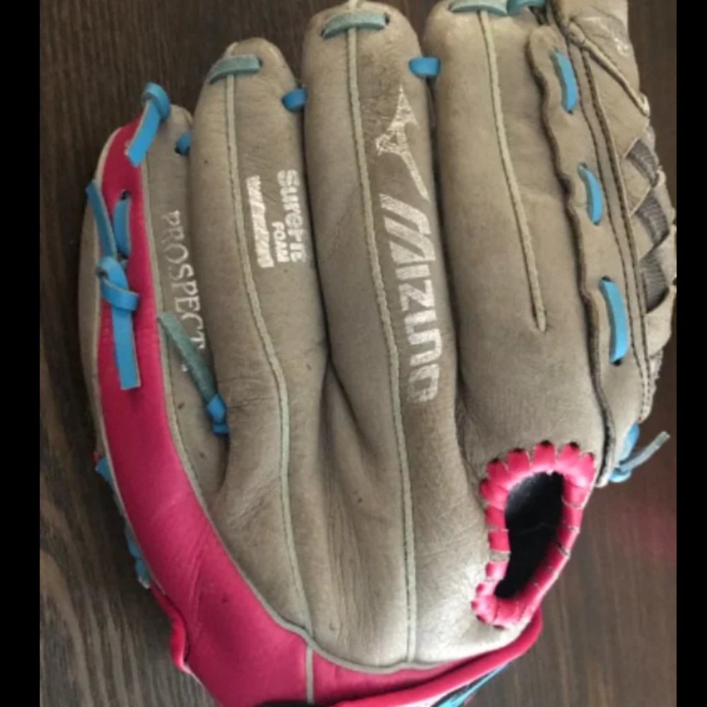 COPY - Mizuno Jennie Finch Softball glove